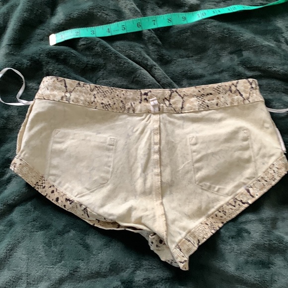 Spell Aloha Python shorts XS preowned - Picture 16 of 16